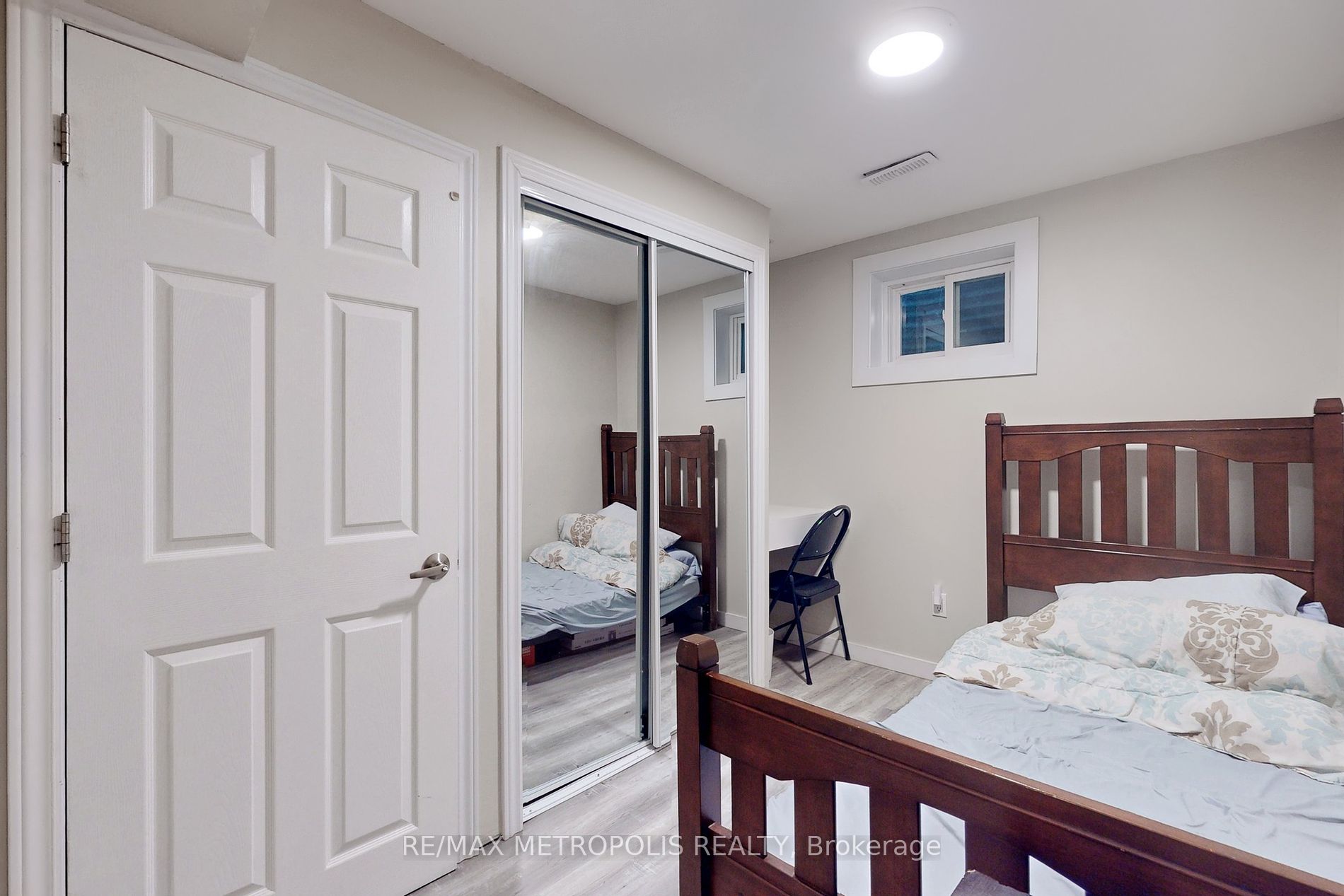 119 Deanscroft Sq
