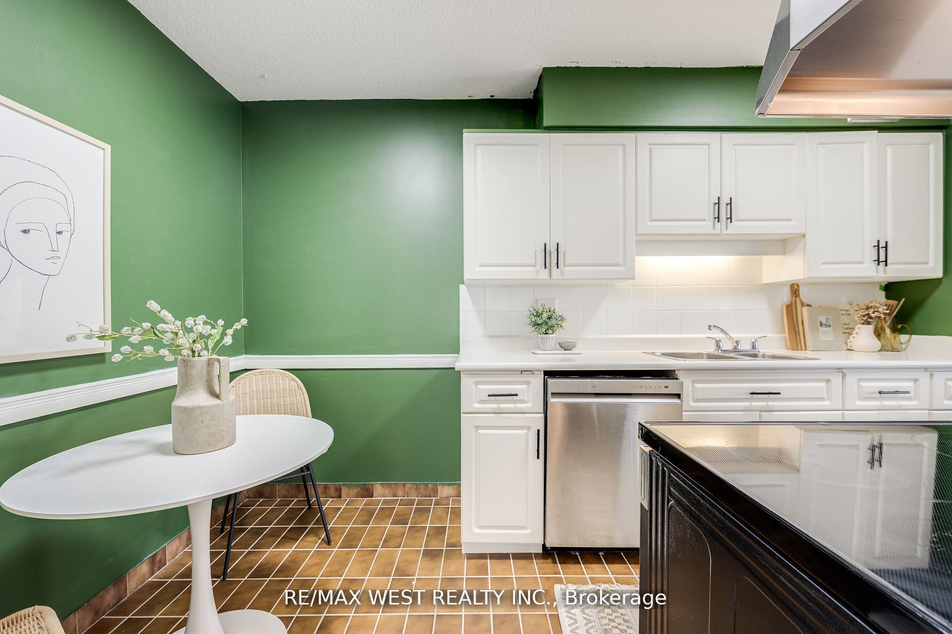 1210 Radom Street, #910