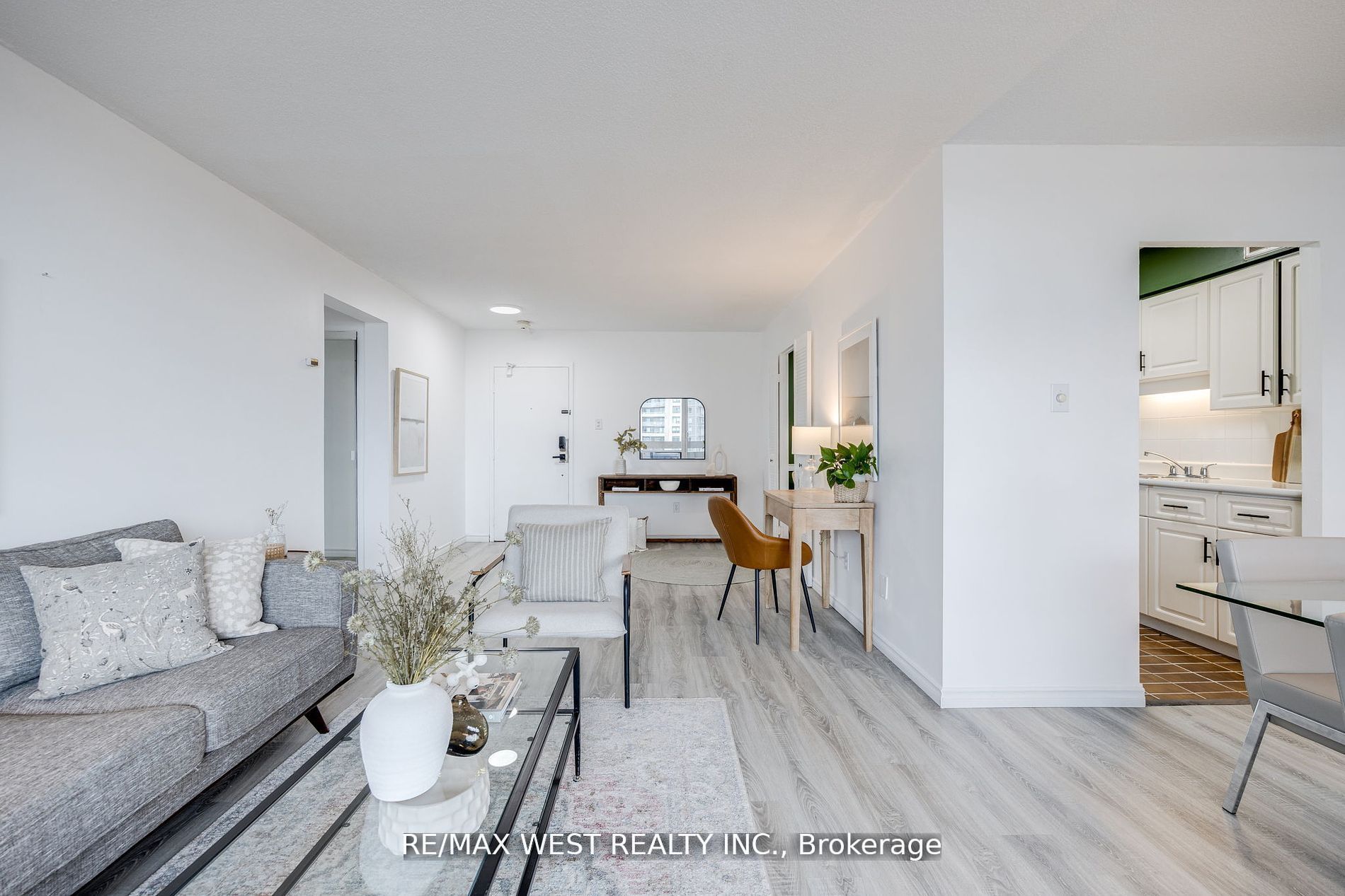 1210 Radom Street, #910