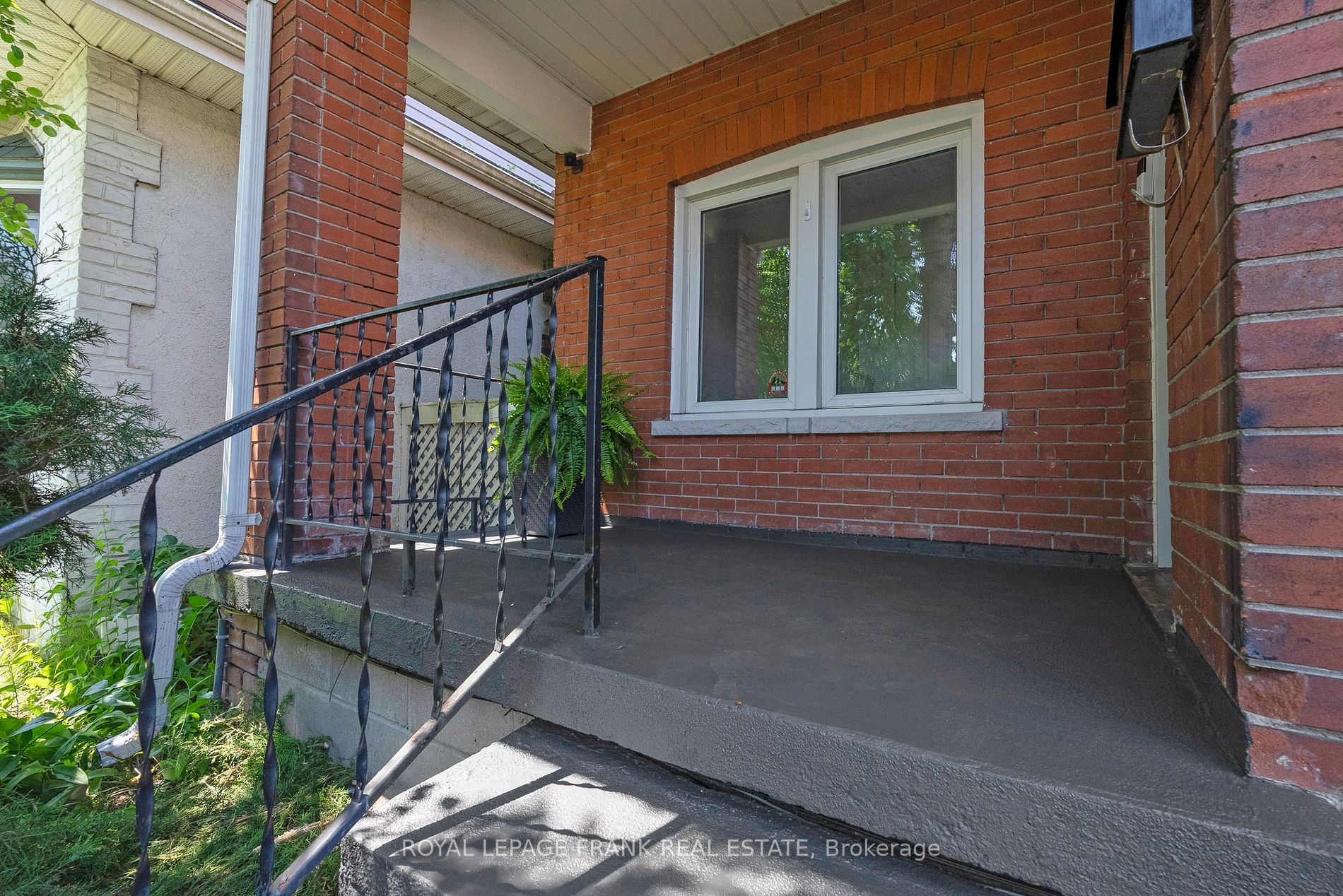 272 Burk St