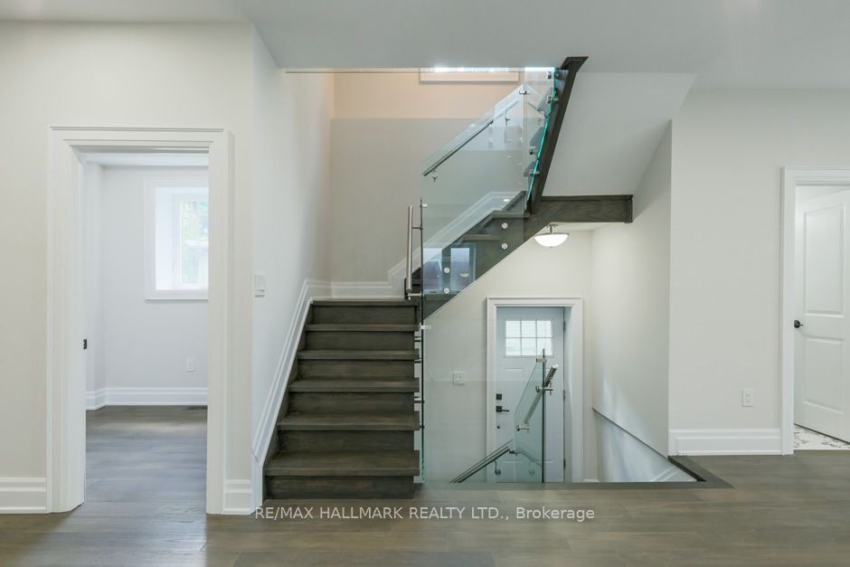 281 Warden Avenue