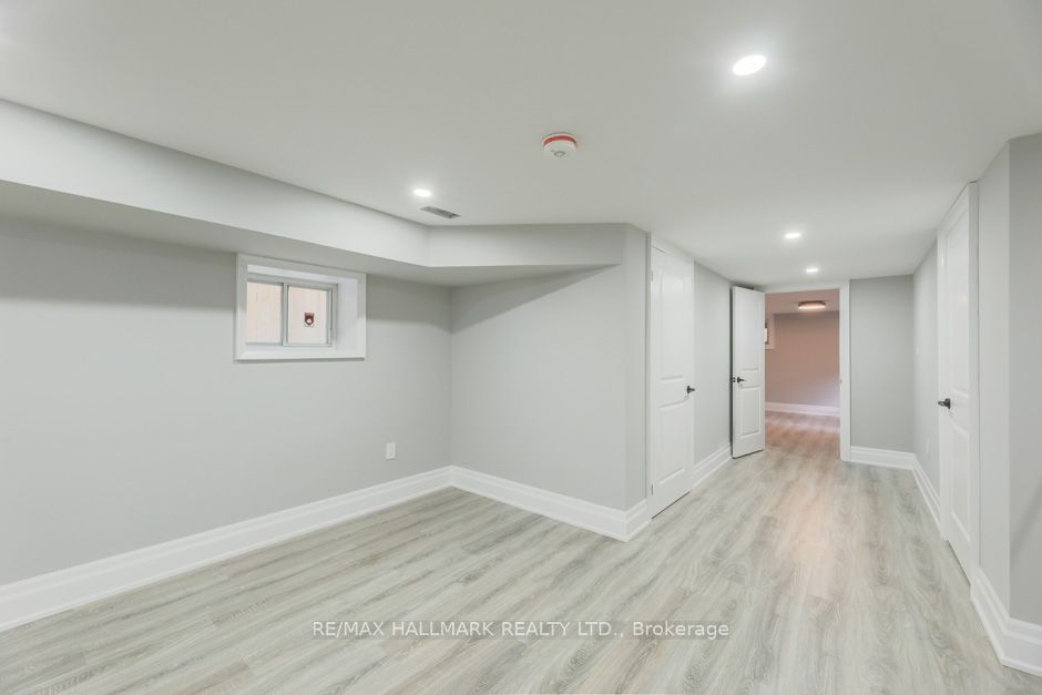 281 Warden Avenue