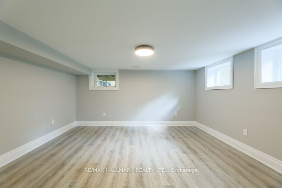 281 Warden Avenue