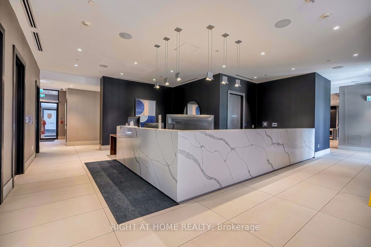 2550 Simcoe Street N, #421
