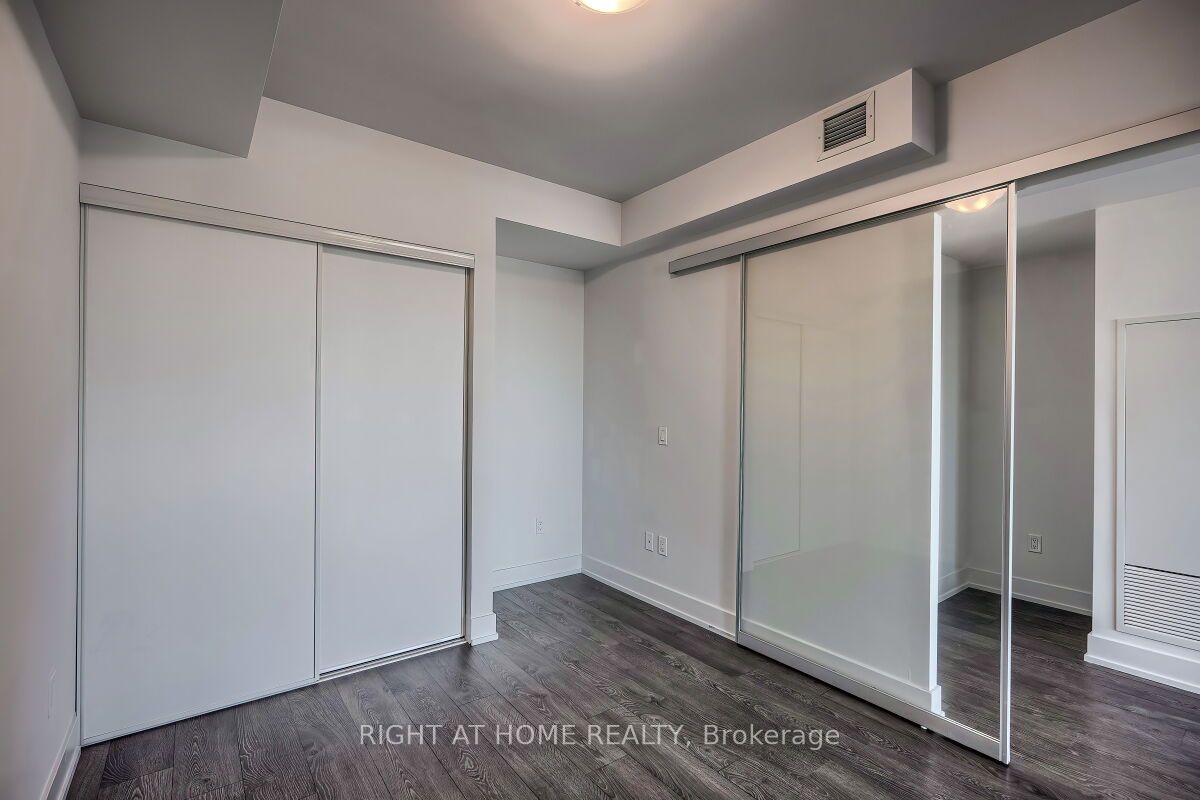 2550 Simcoe Street N, #421