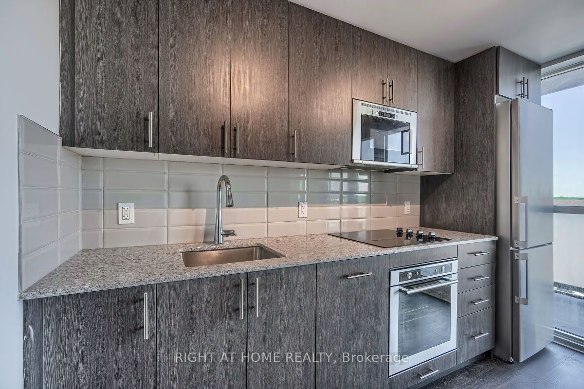 2550 Simcoe Street N, #421