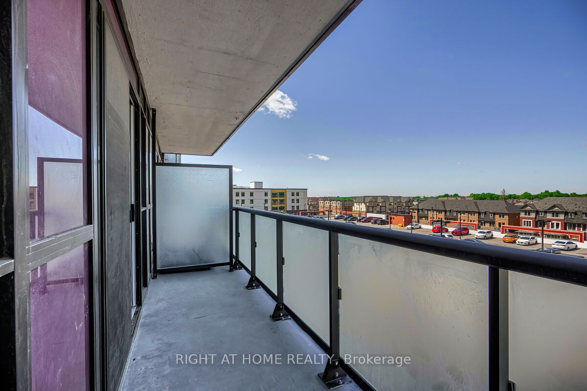 2550 Simcoe Street N, #421