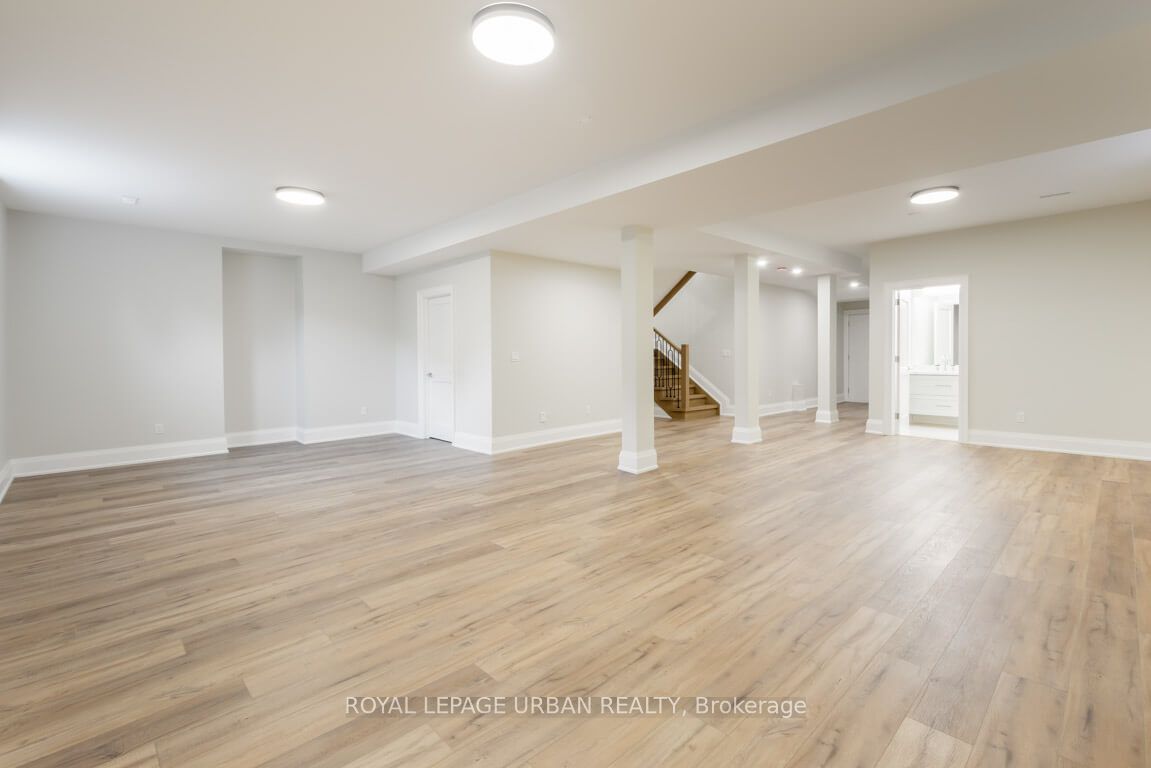 2536 St Clair Ave E
