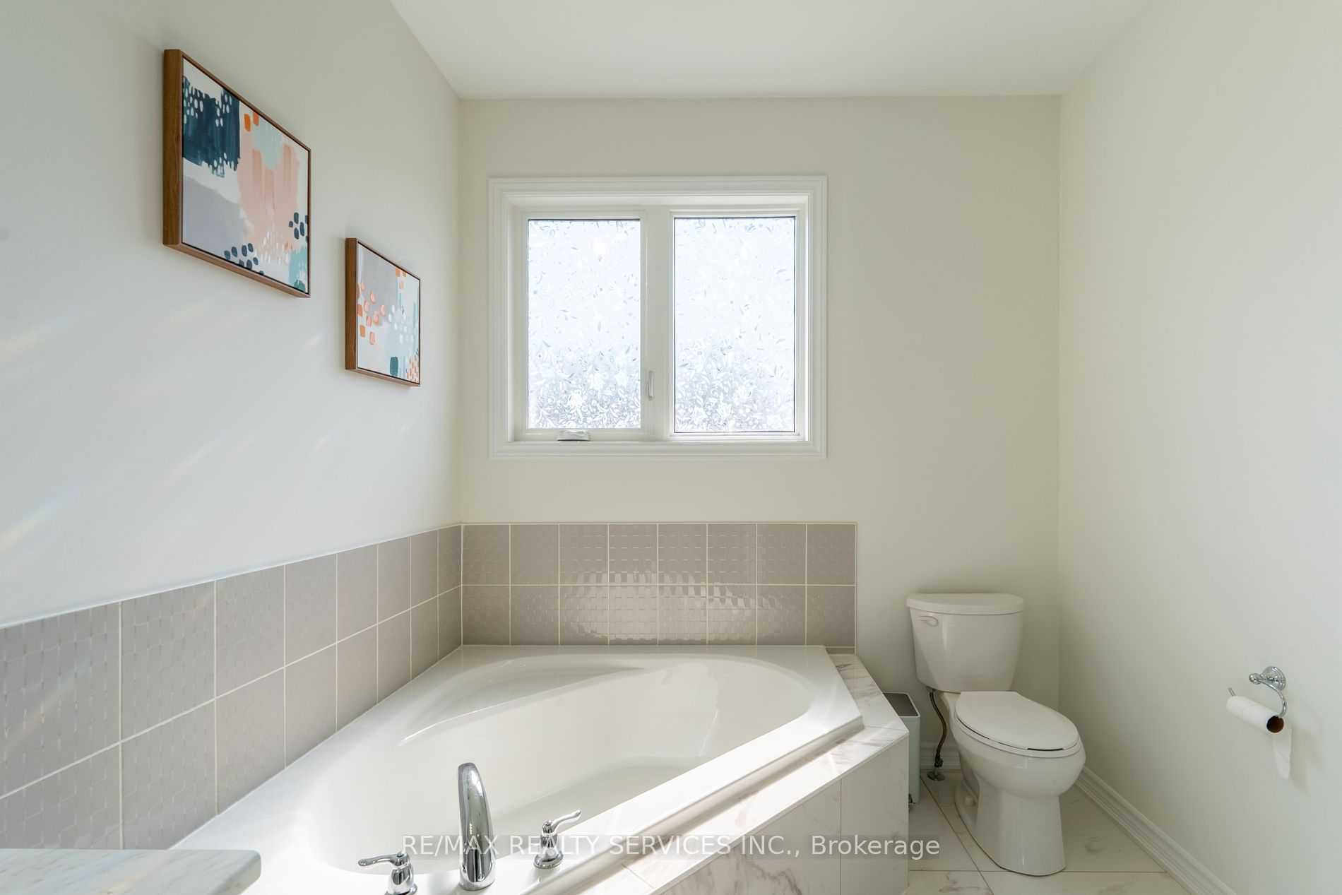 24 Hickling Lane