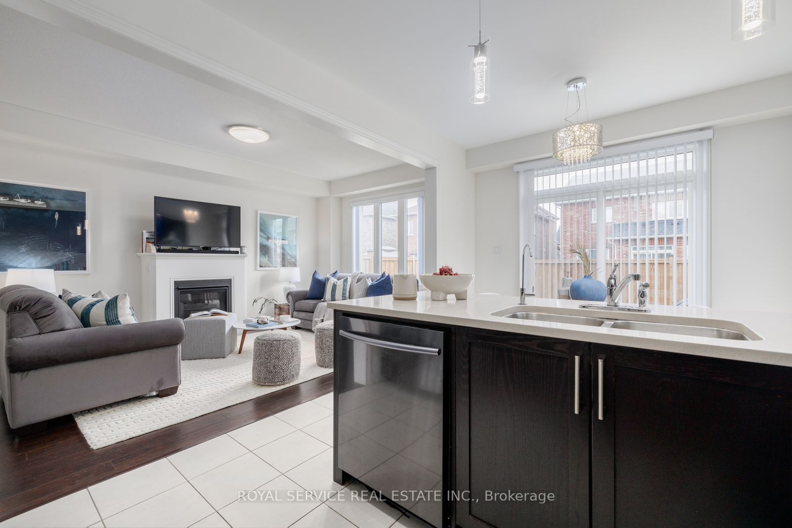 15 Thomas Bird Street