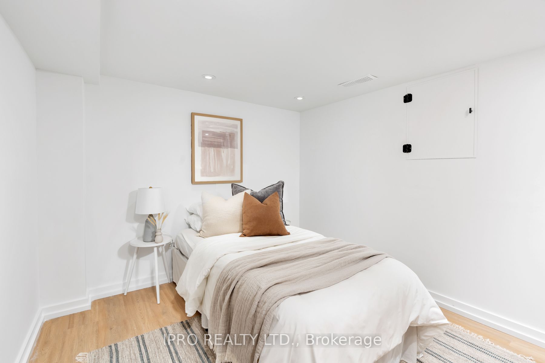 5 1/2 Luttrell Avenue