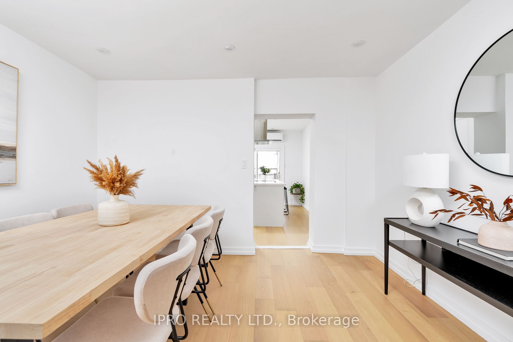 5 1/2 Luttrell Avenue