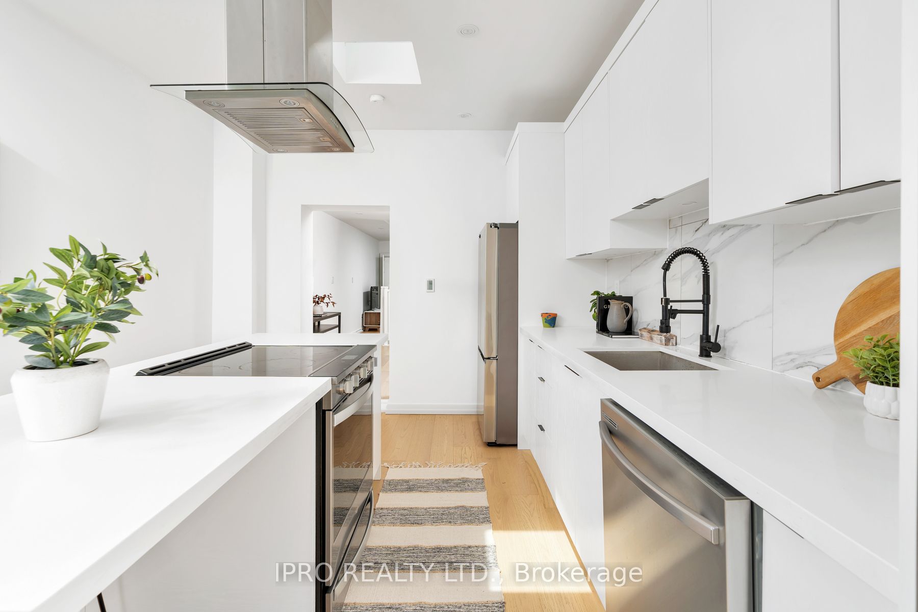 5 1/2 Luttrell Avenue