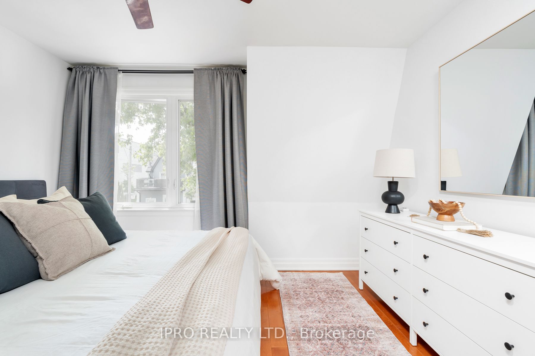 5 1/2 Luttrell Avenue