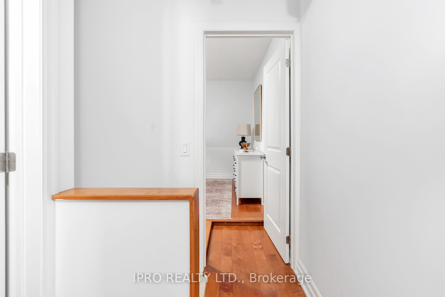 5 1/2 Luttrell Avenue