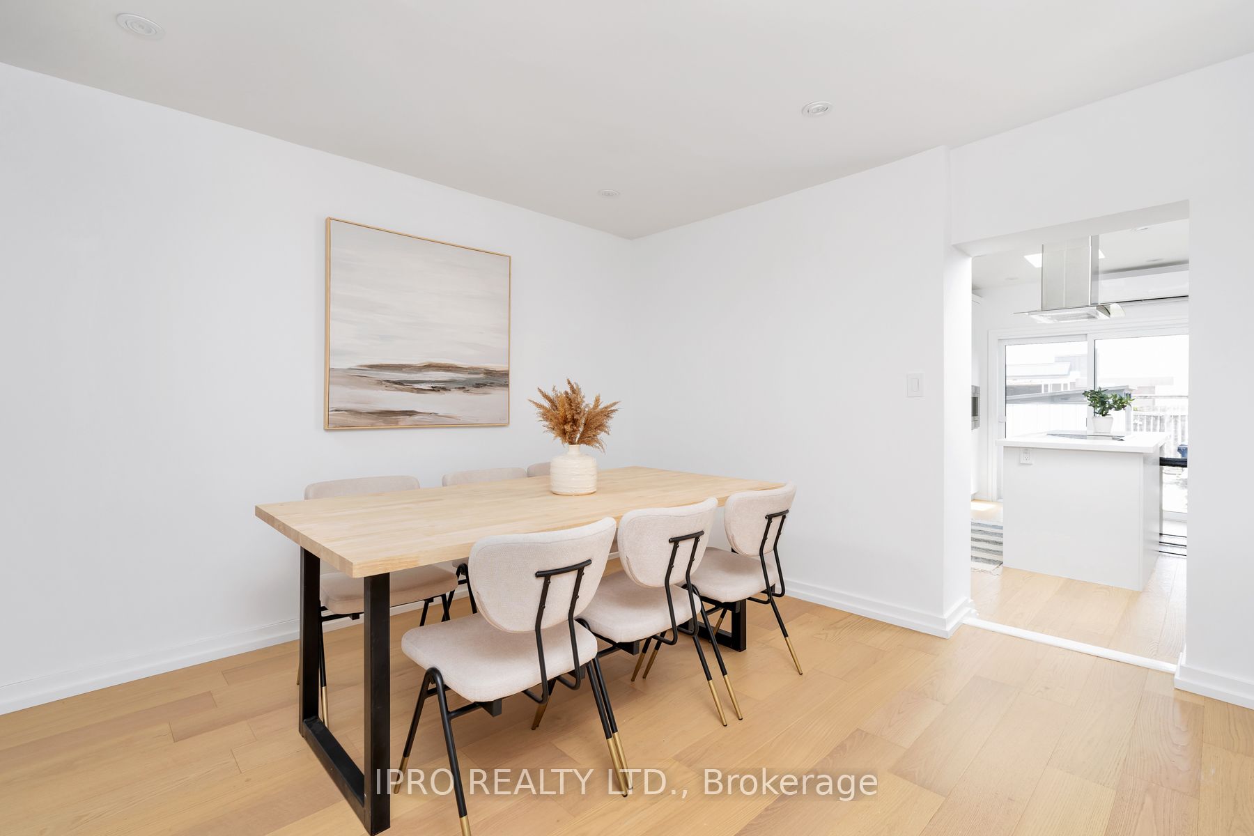 5 1/2 Luttrell Avenue