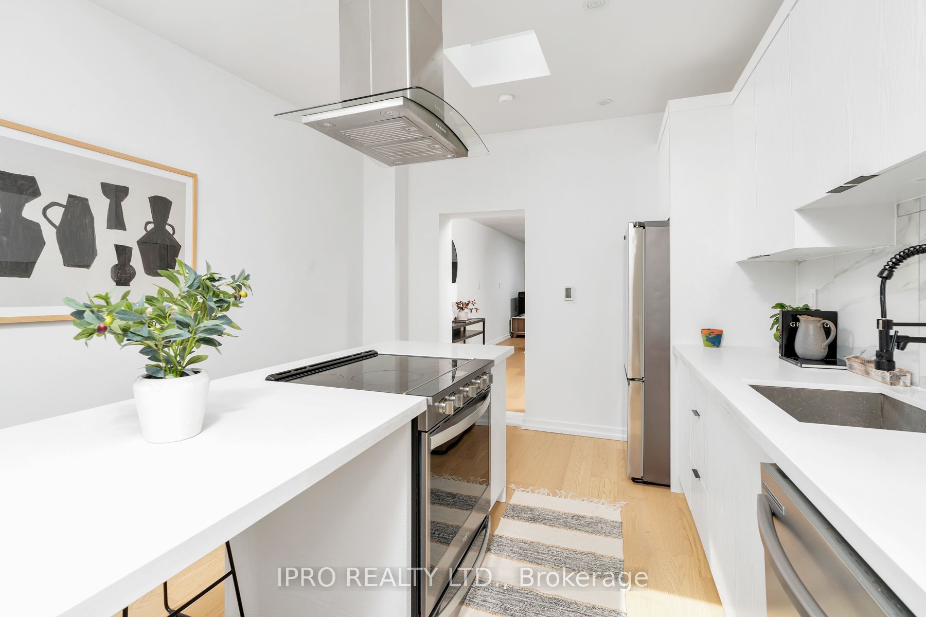 5 1/2 Luttrell Avenue