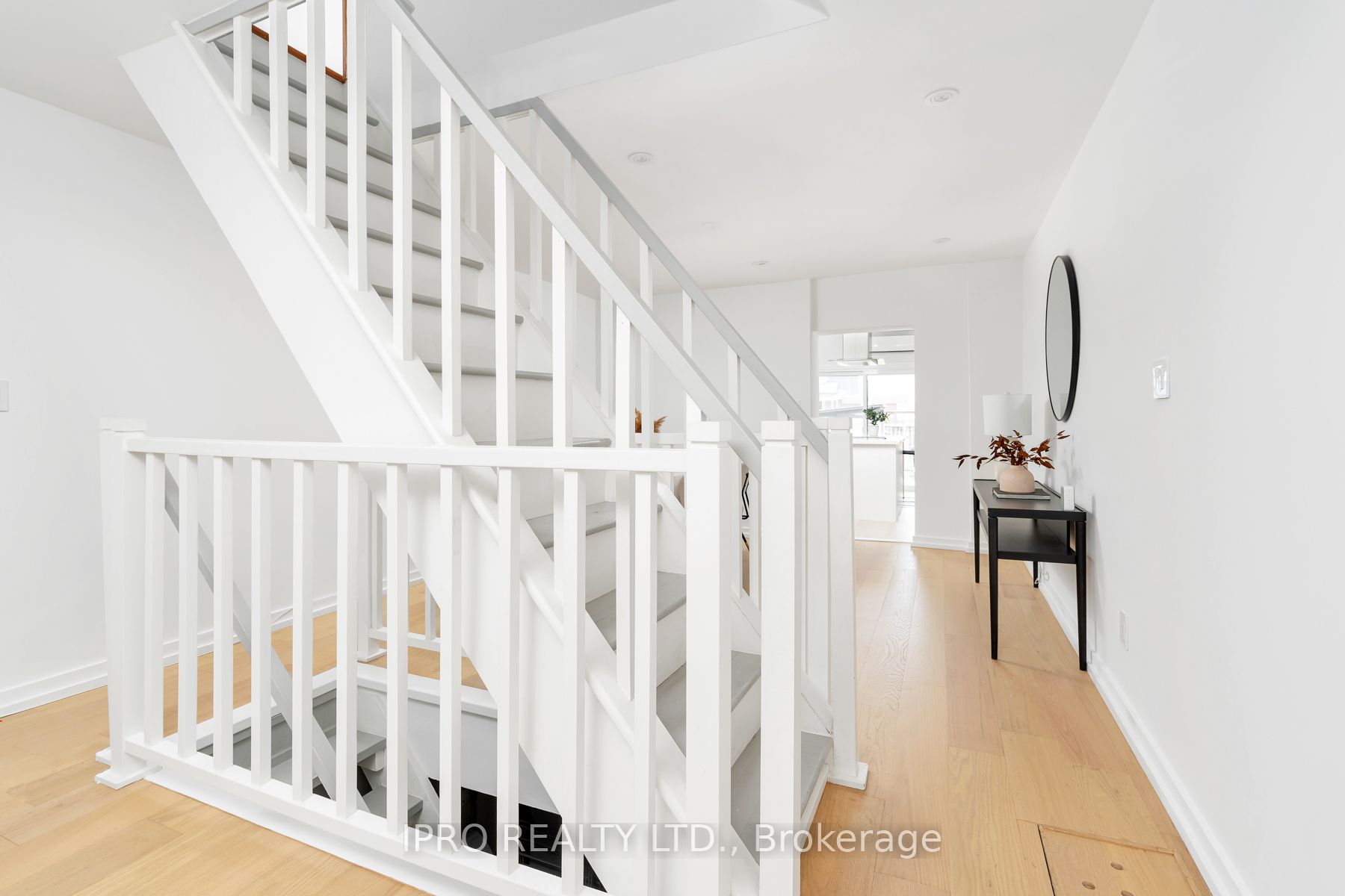 5 1/2 Luttrell Avenue