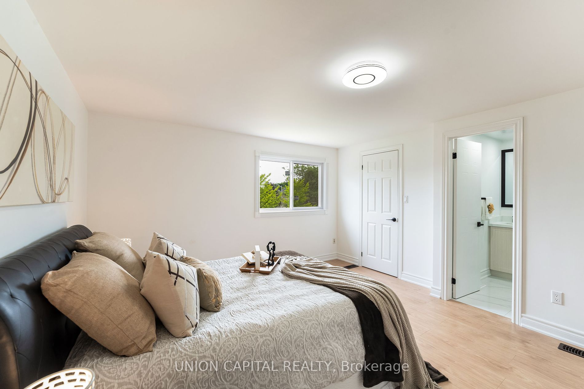 20 Empire Cres