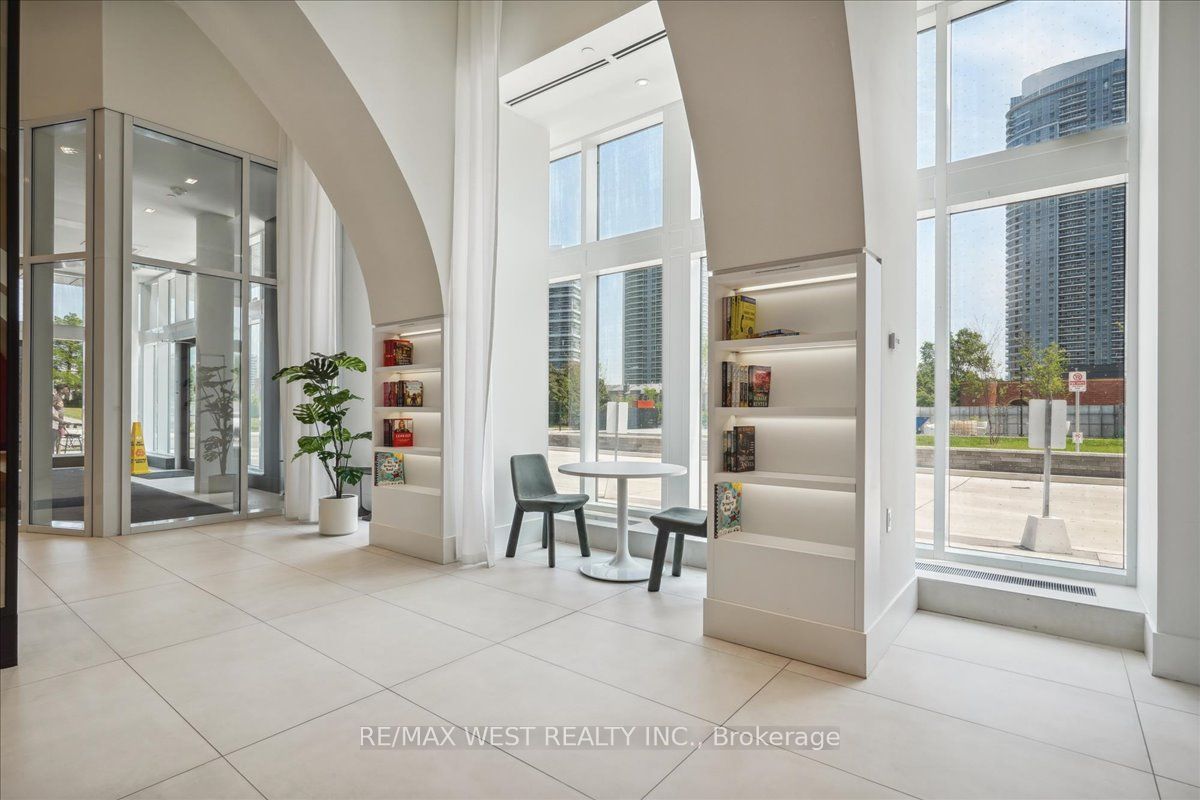 2033 Kennedy Rd, #303