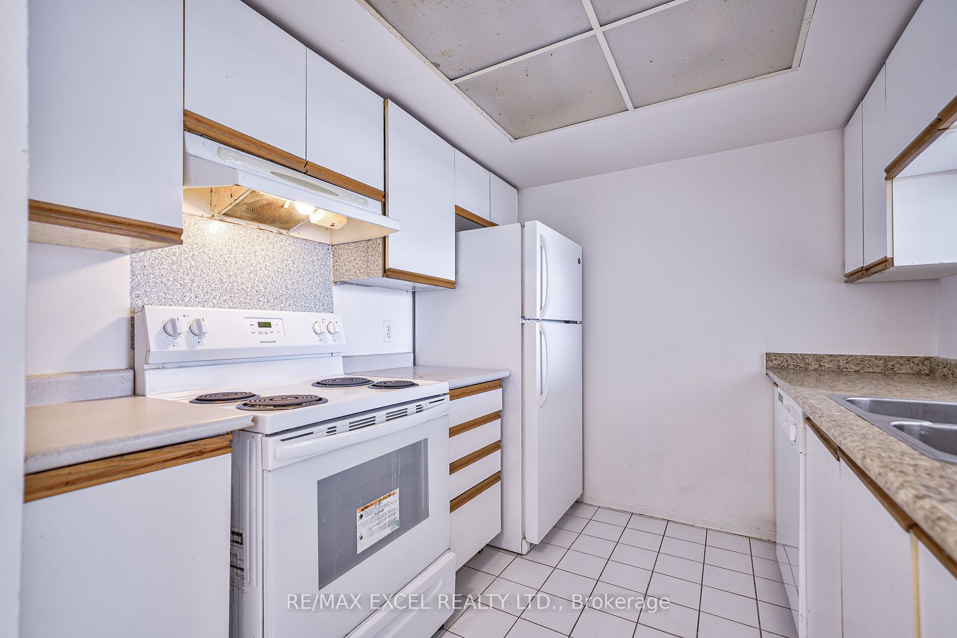 1470 Midland Ave, #409