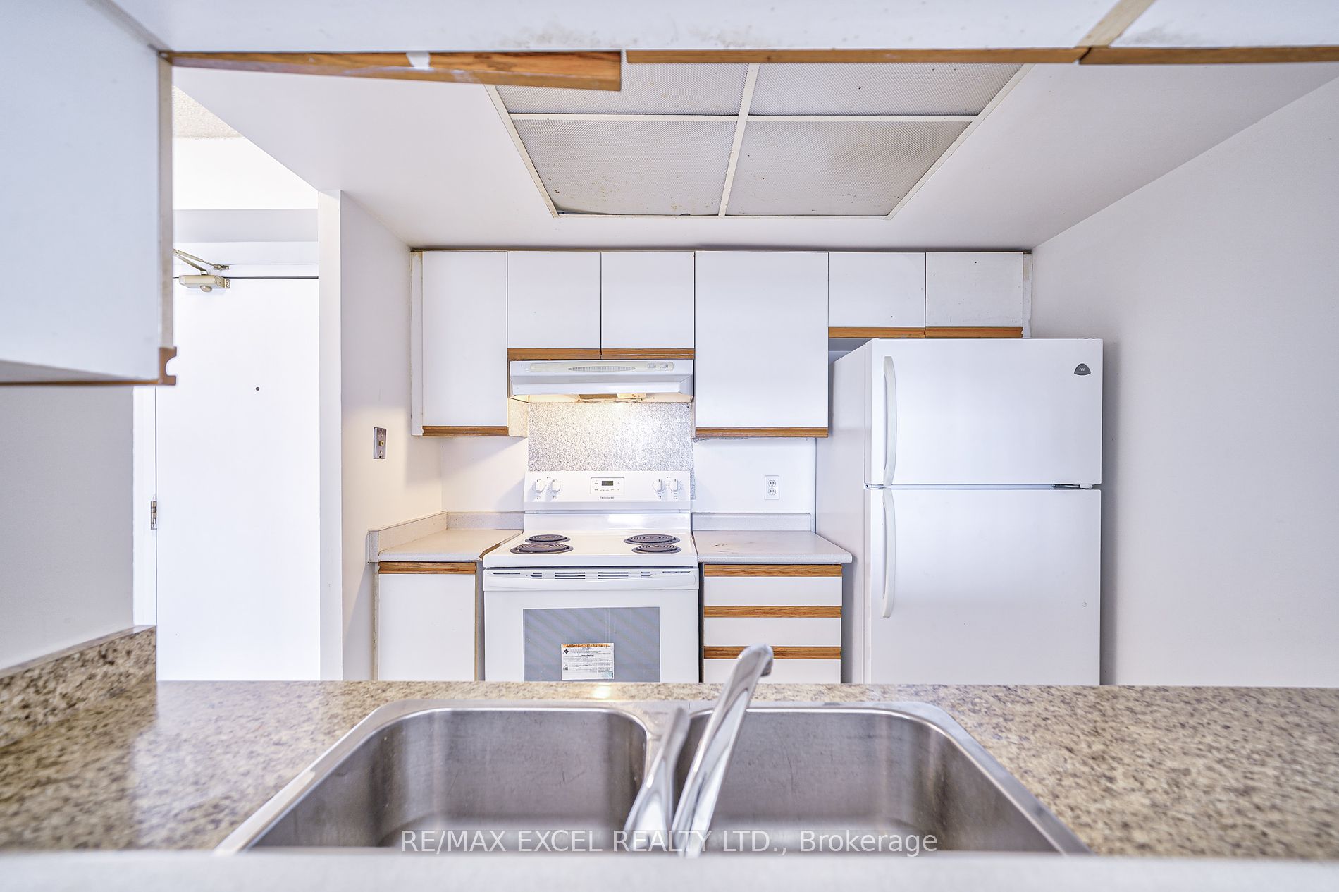 1470 Midland Ave, #409