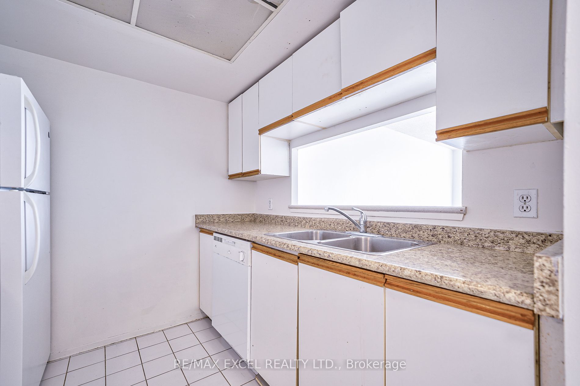 1470 Midland Ave, #409