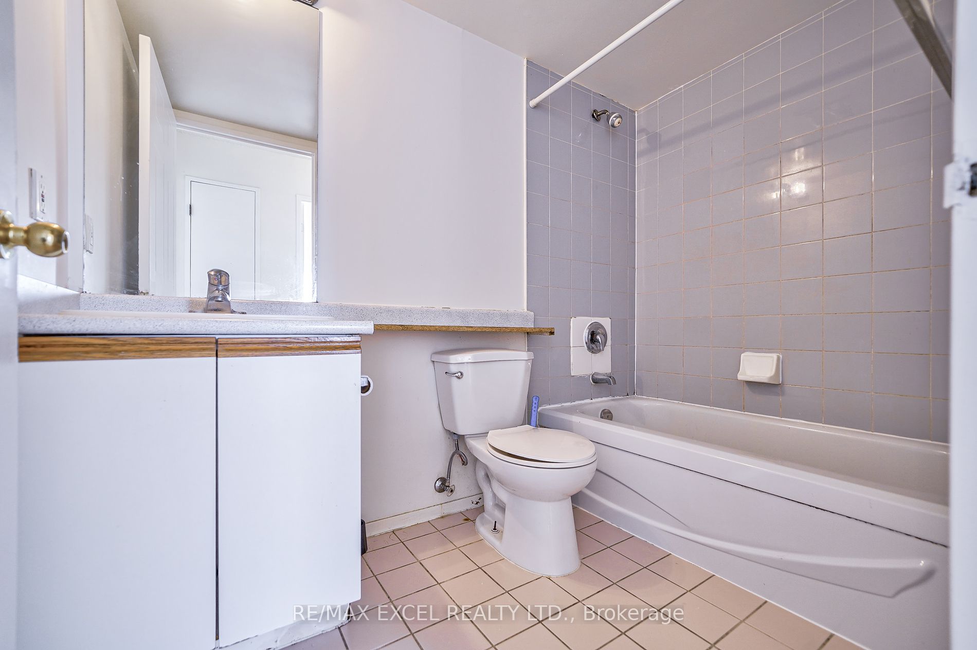 1470 Midland Ave, #409