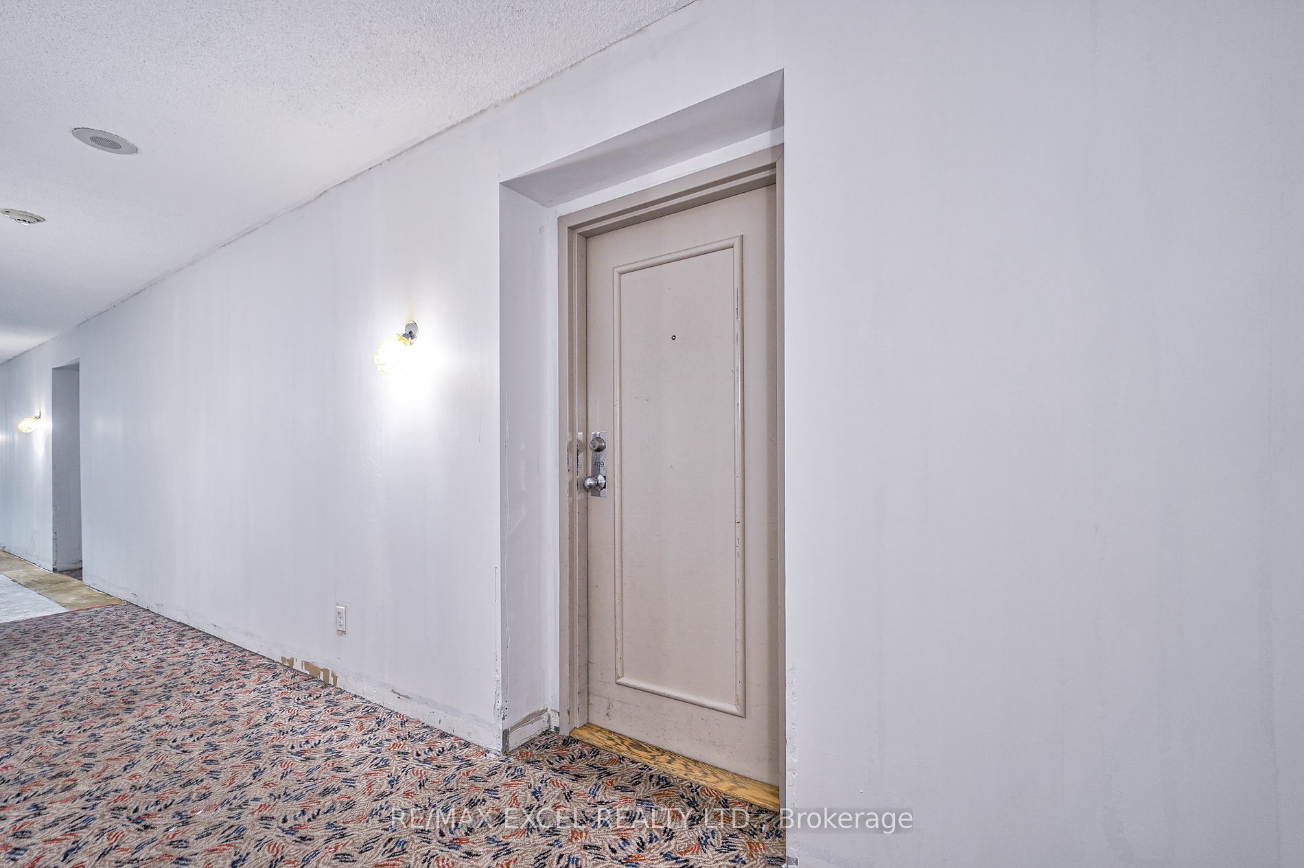 1470 Midland Ave, #409