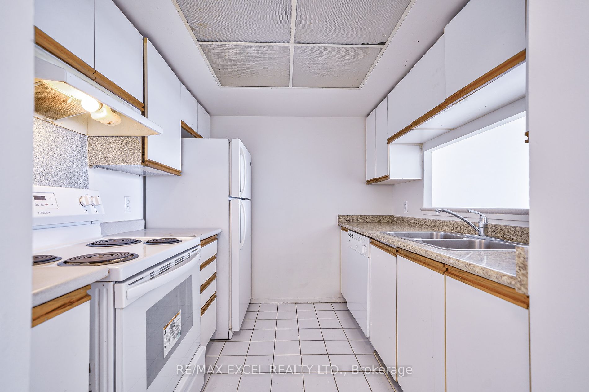 1470 Midland Ave, #409