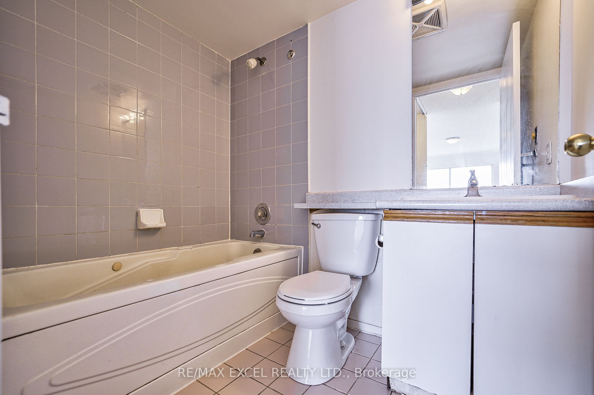 1470 Midland Ave, #409