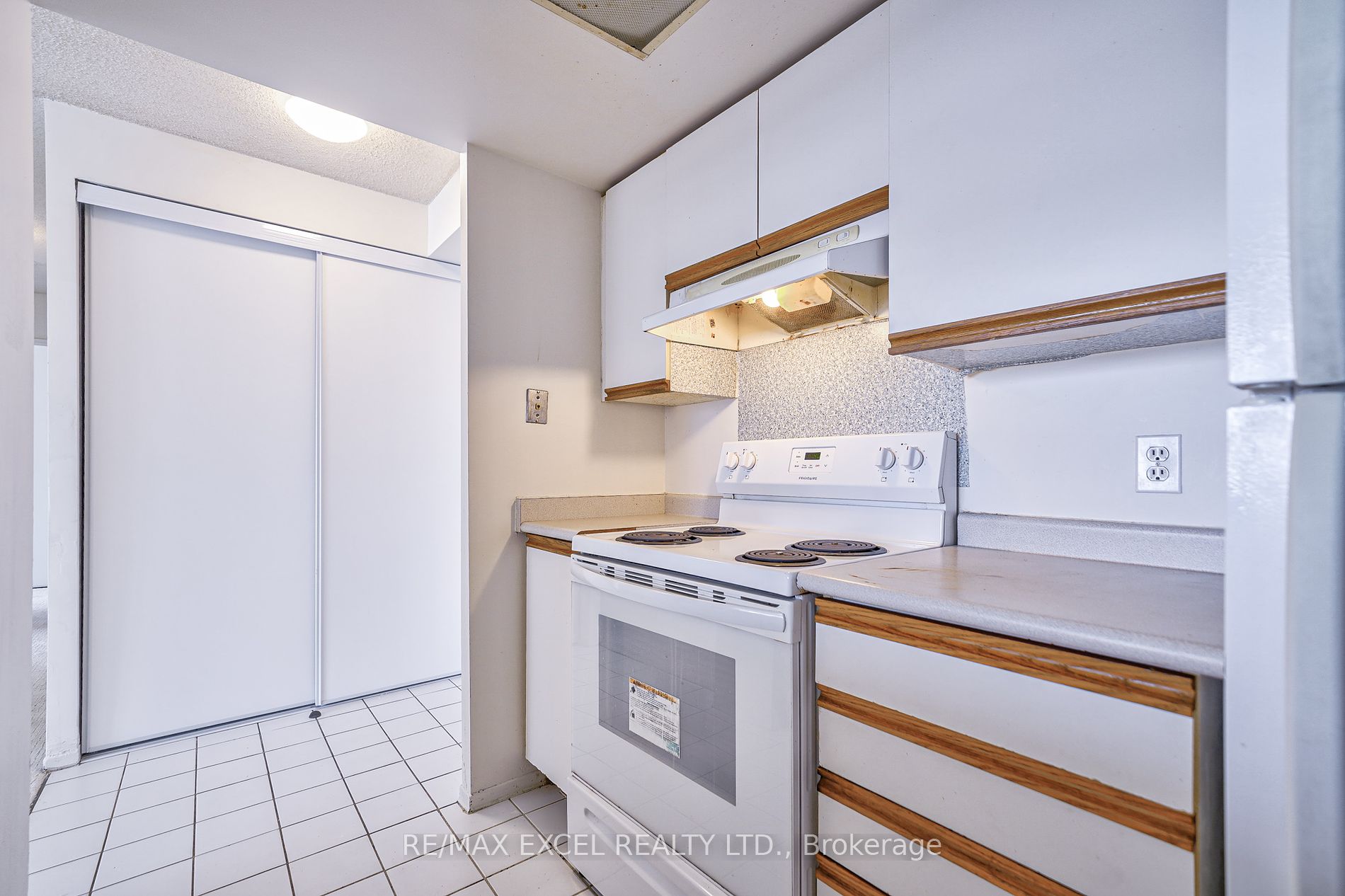 1470 Midland Ave, #409