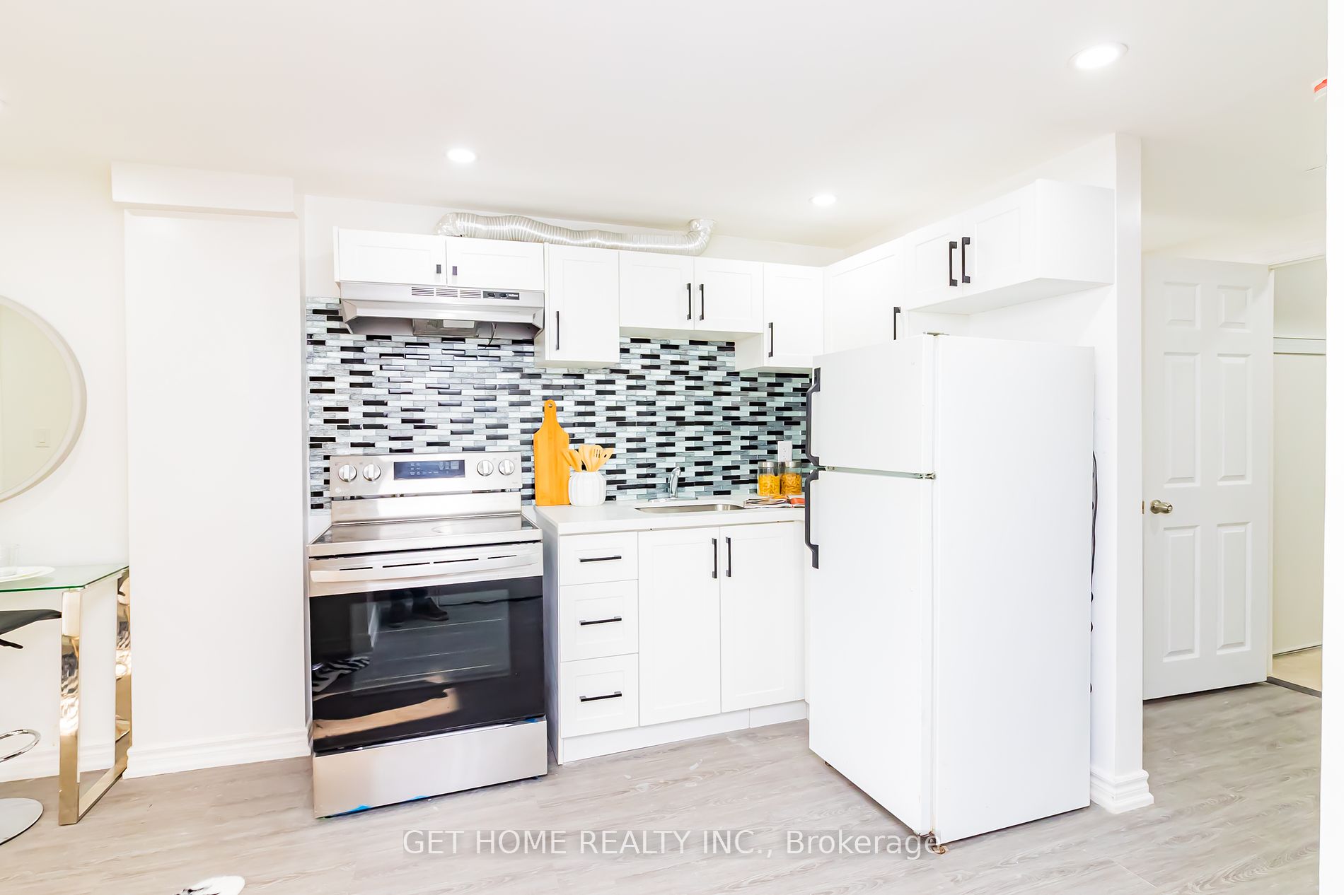 15 Vanbrugh Ave