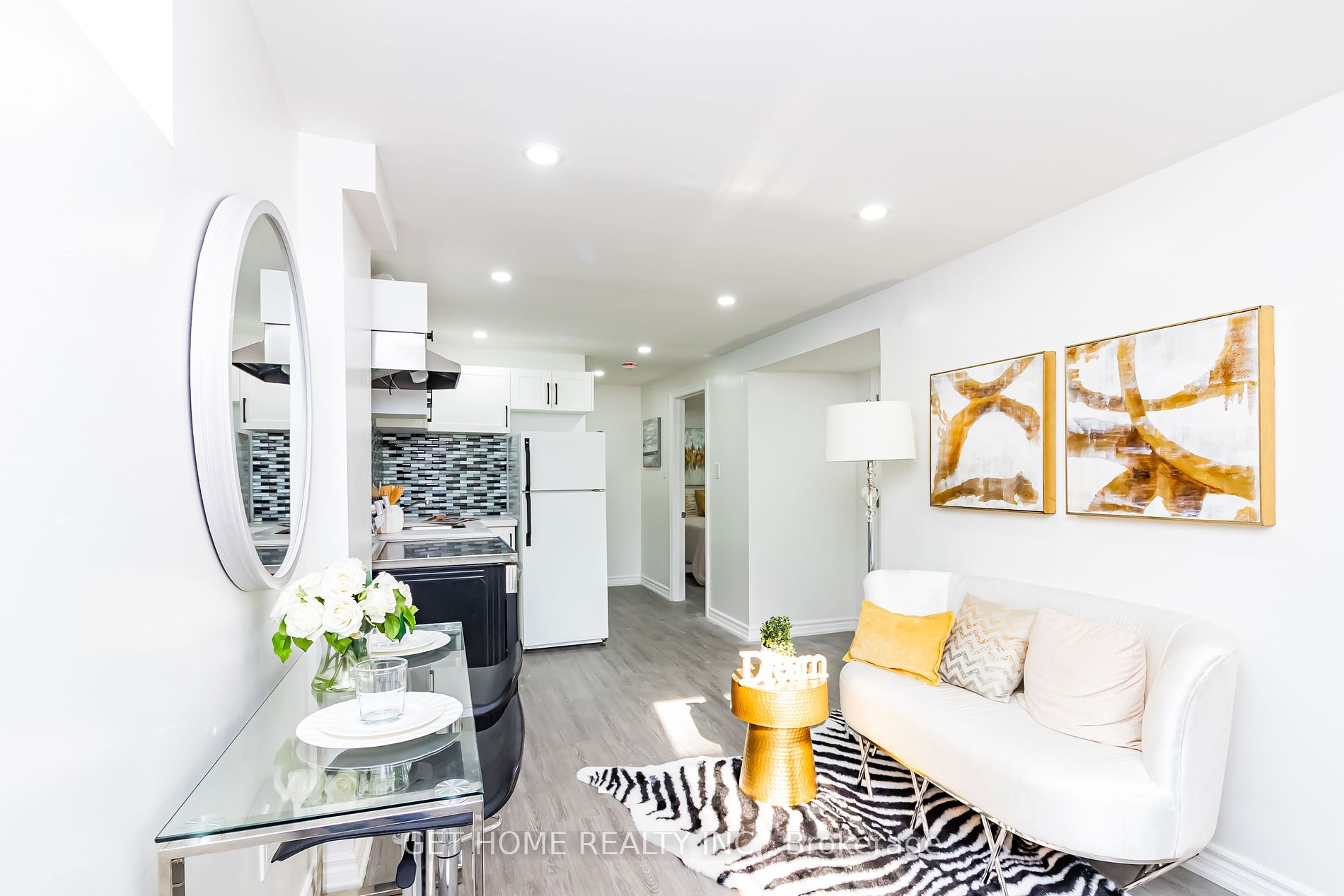 15 Vanbrugh Ave