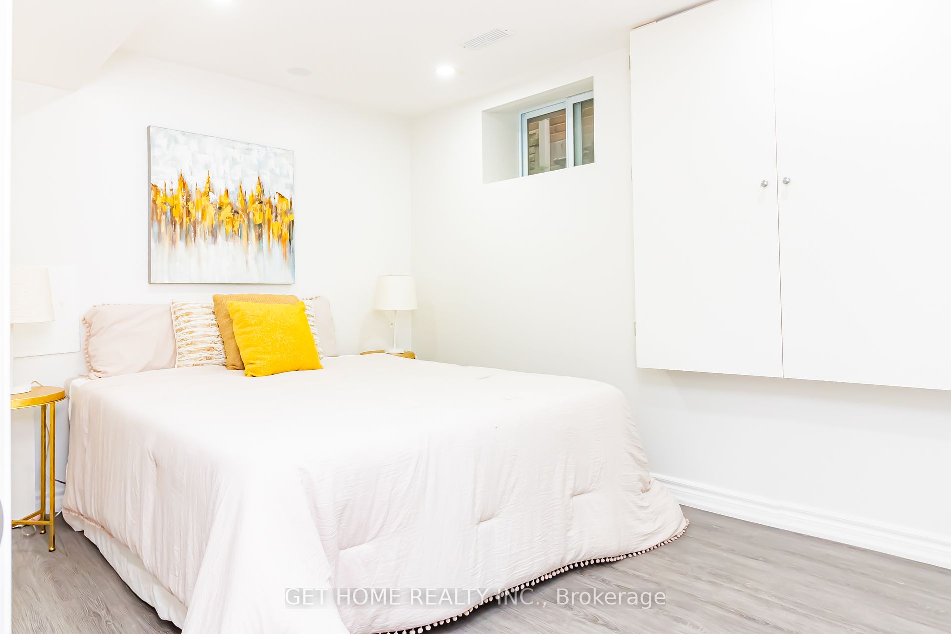 15 Vanbrugh Ave