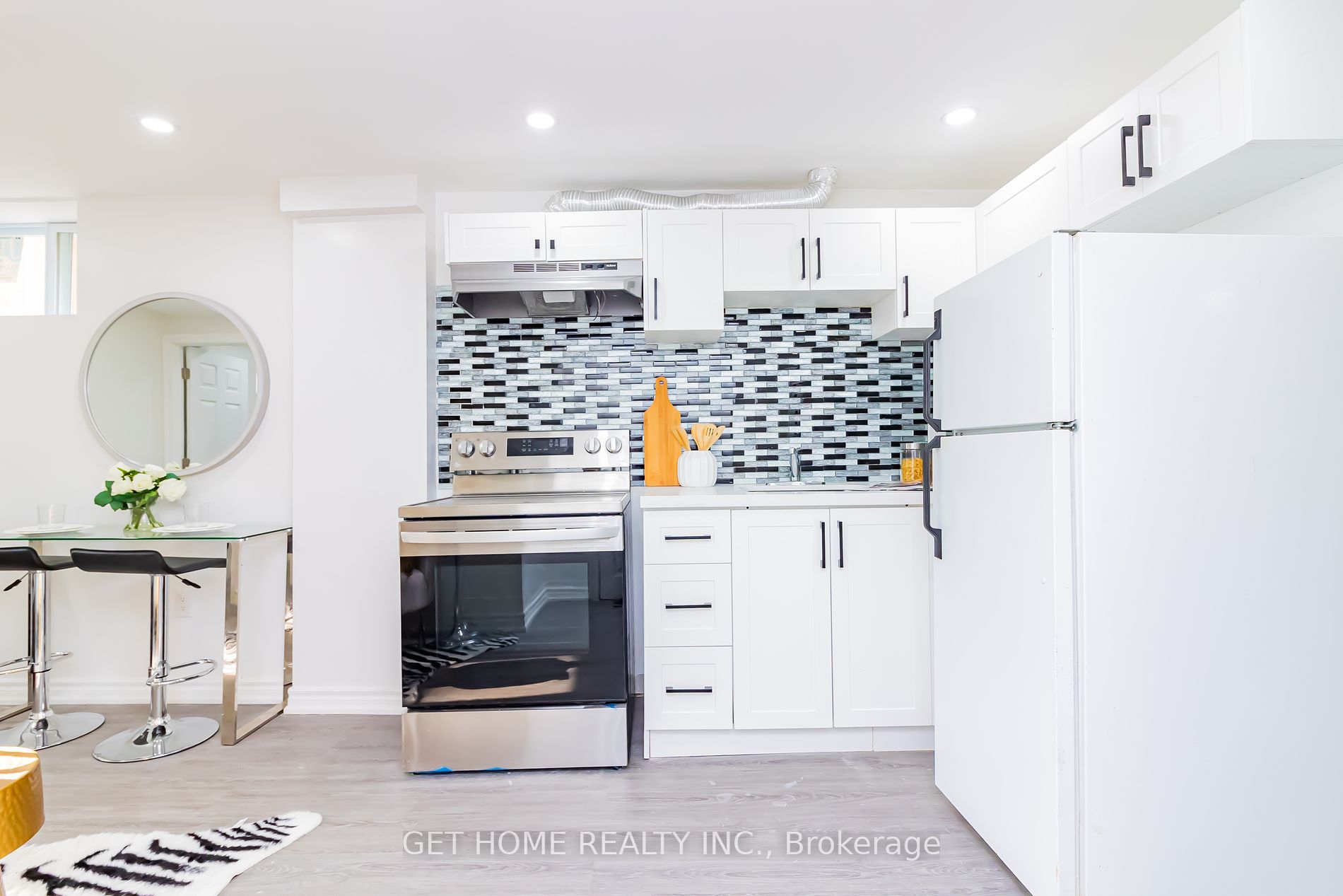 15 Vanbrugh Ave