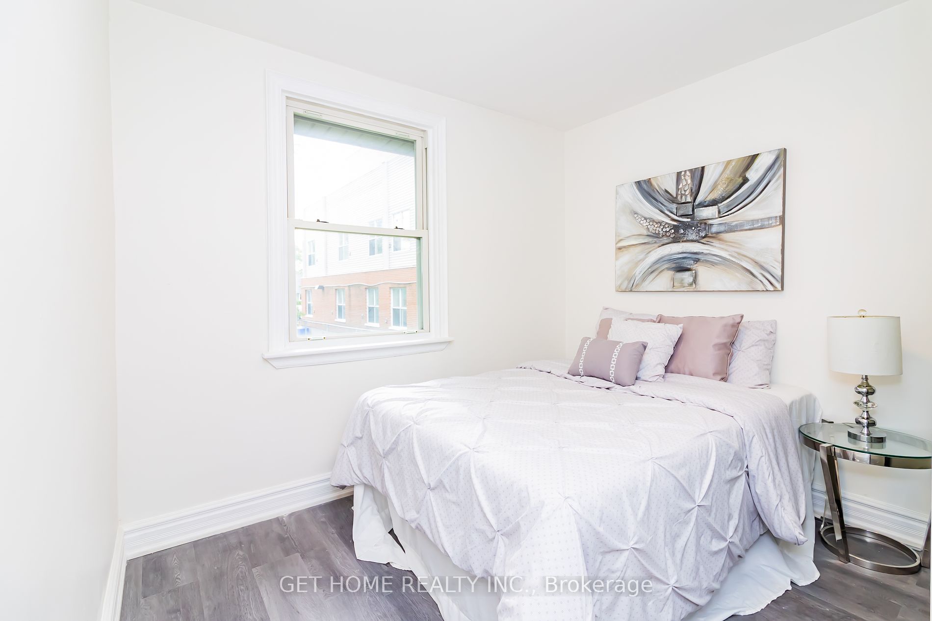 15 Vanbrugh Ave