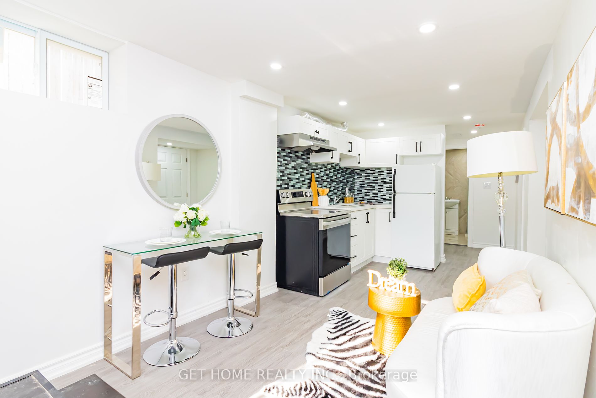 15 Vanbrugh Ave