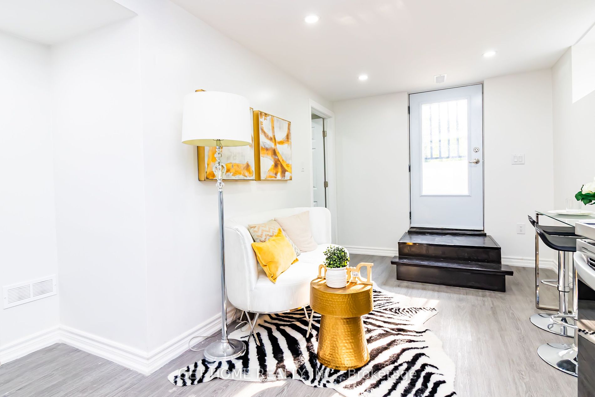 15 Vanbrugh Ave