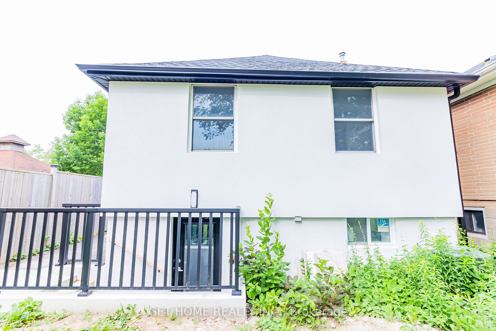 15 Vanbrugh Ave