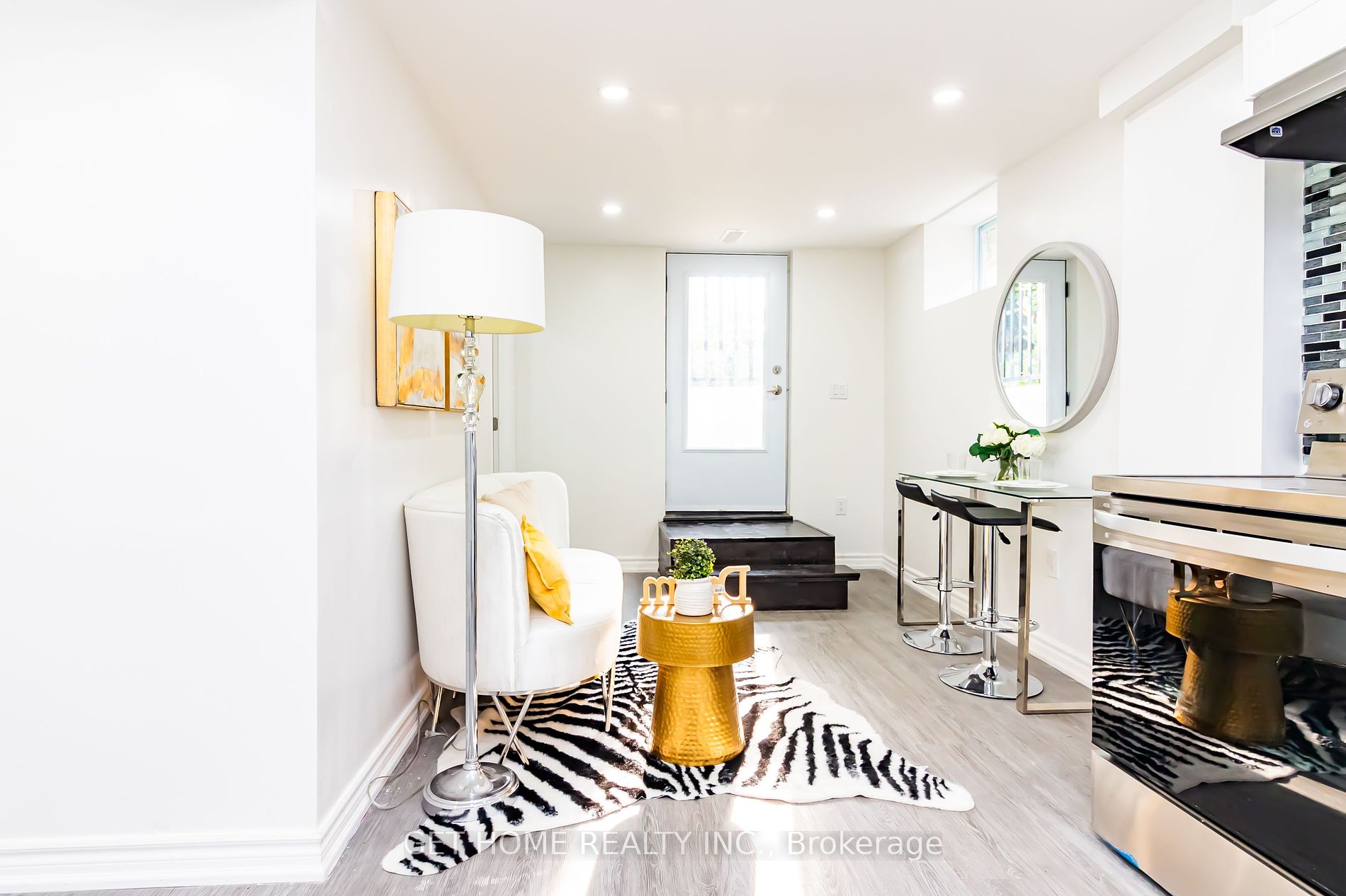 15 Vanbrugh Ave