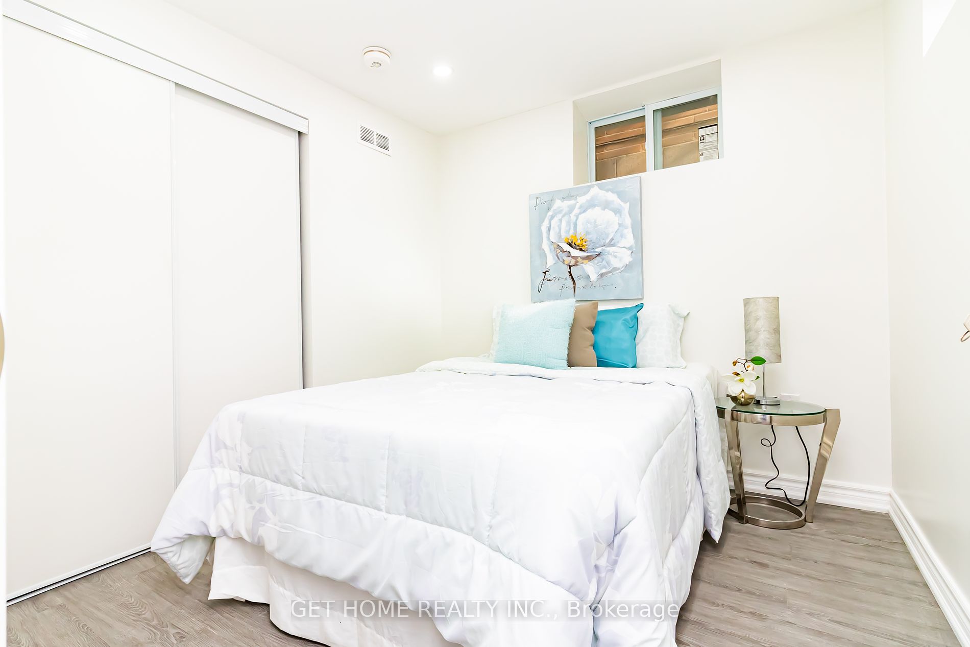 15 Vanbrugh Ave