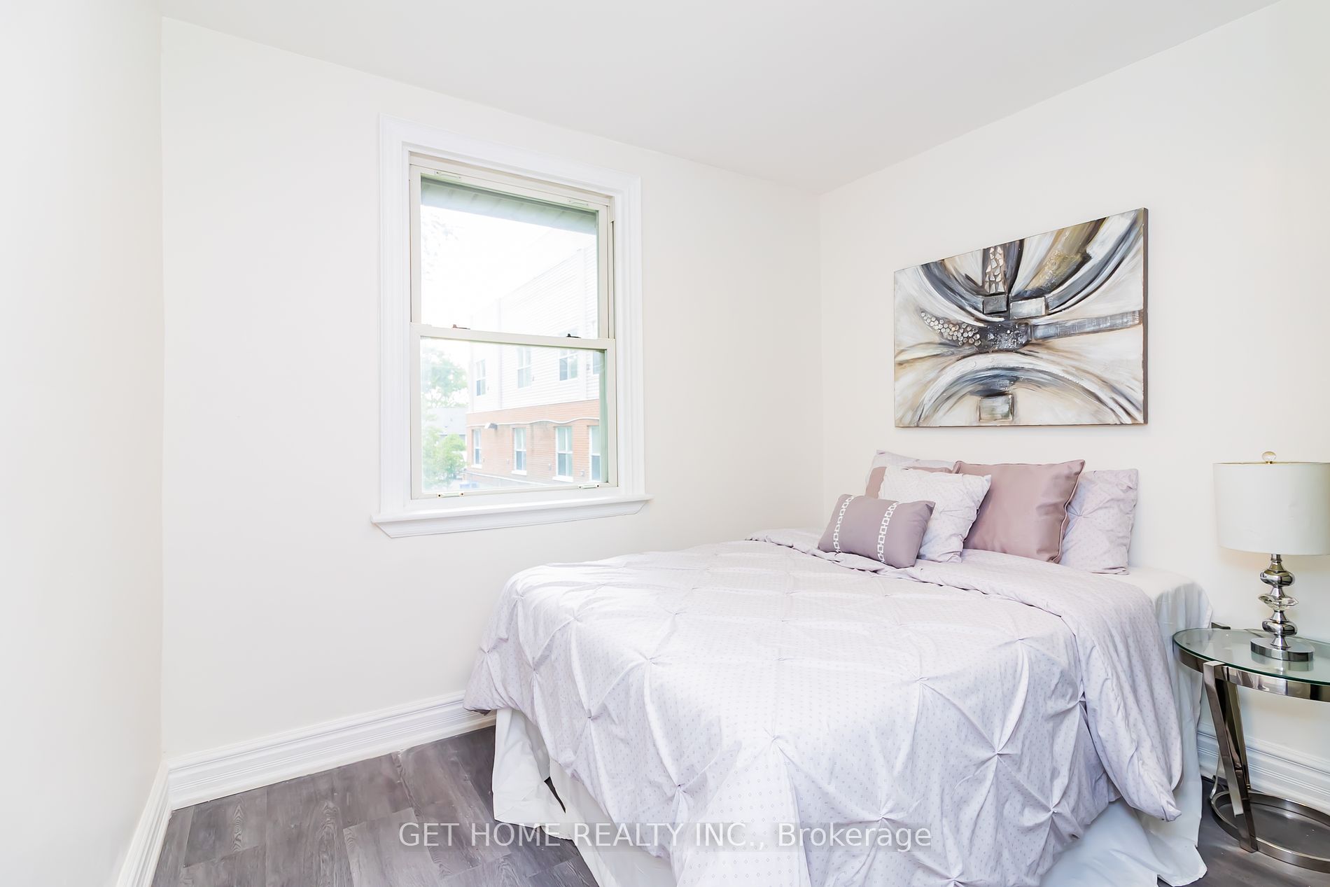 15 Vanbrugh Ave