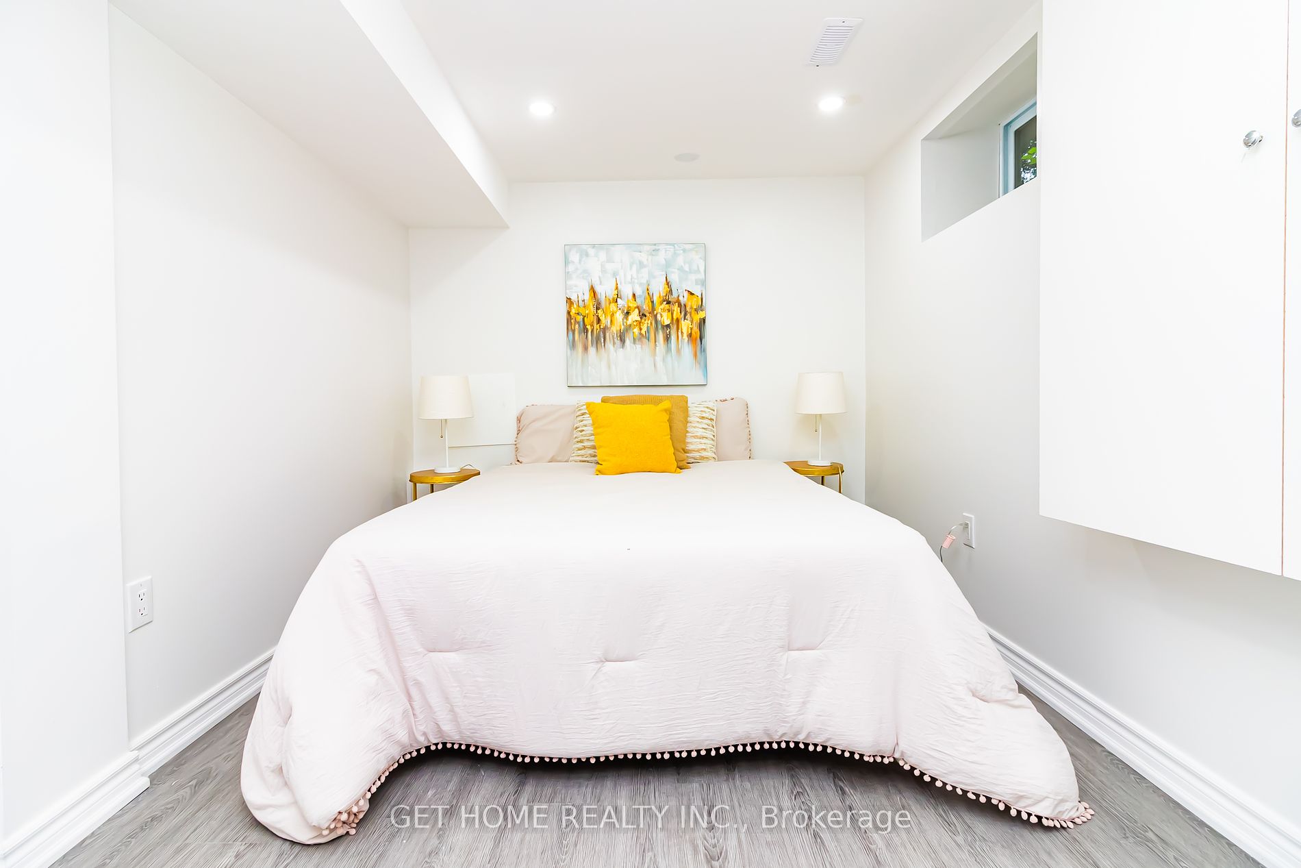 15 Vanbrugh Ave