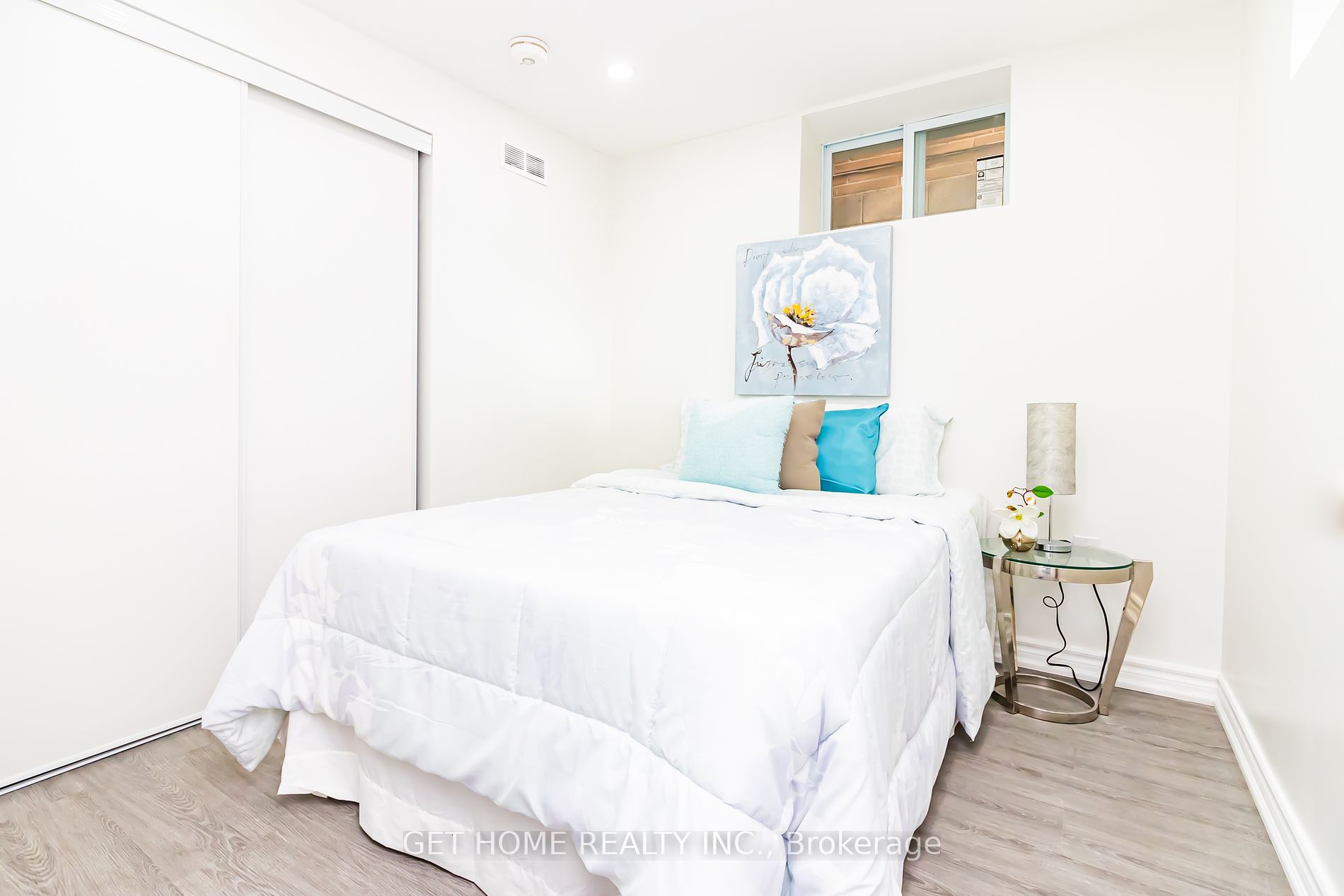 15 Vanbrugh Ave