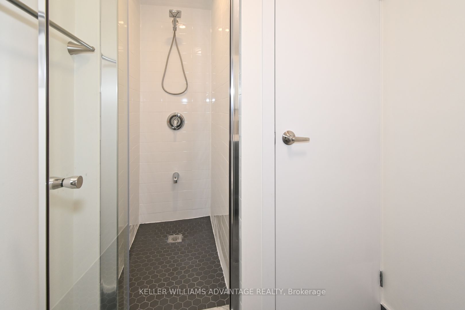 113 Woodbine Avenue #upper
