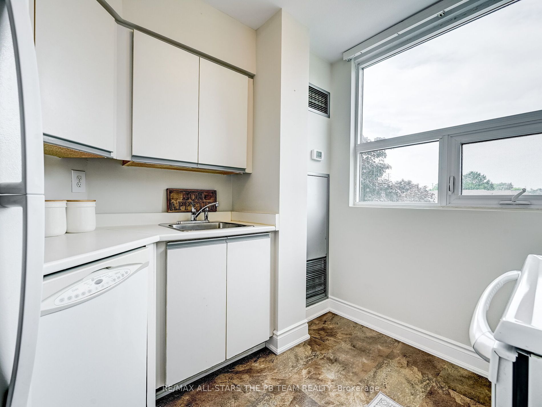2 Westney Road N #206