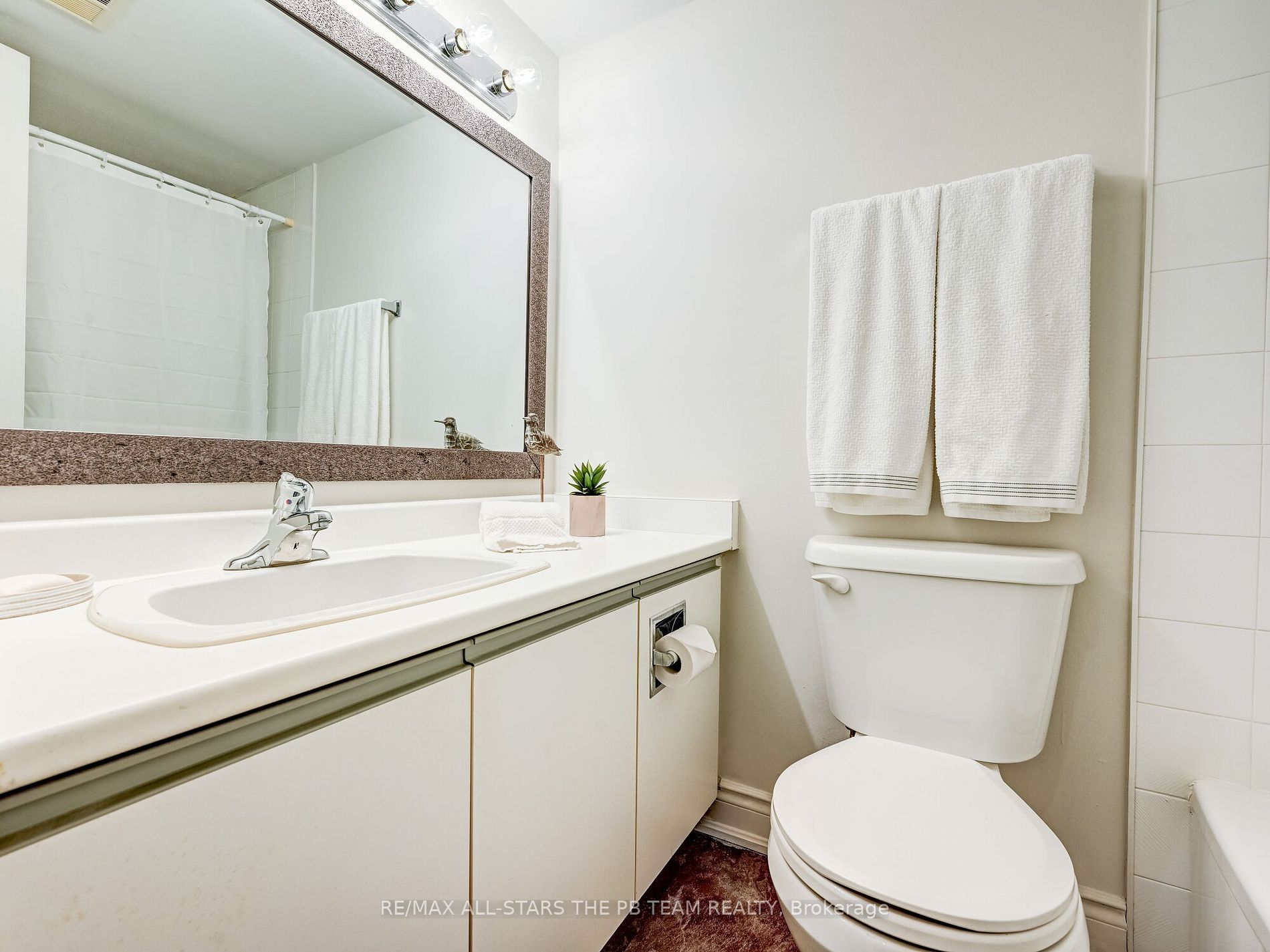 2 Westney Road N #206