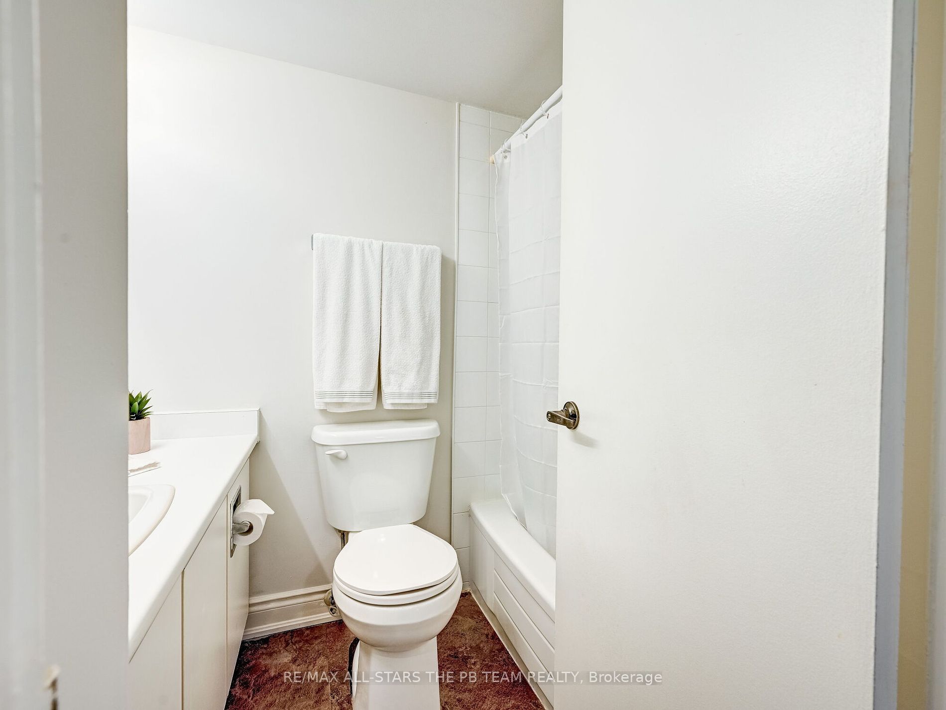 2 Westney Road N #206