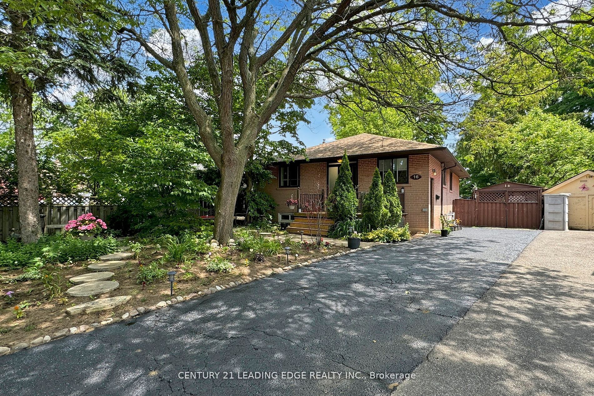 16 Davis Downs Pl